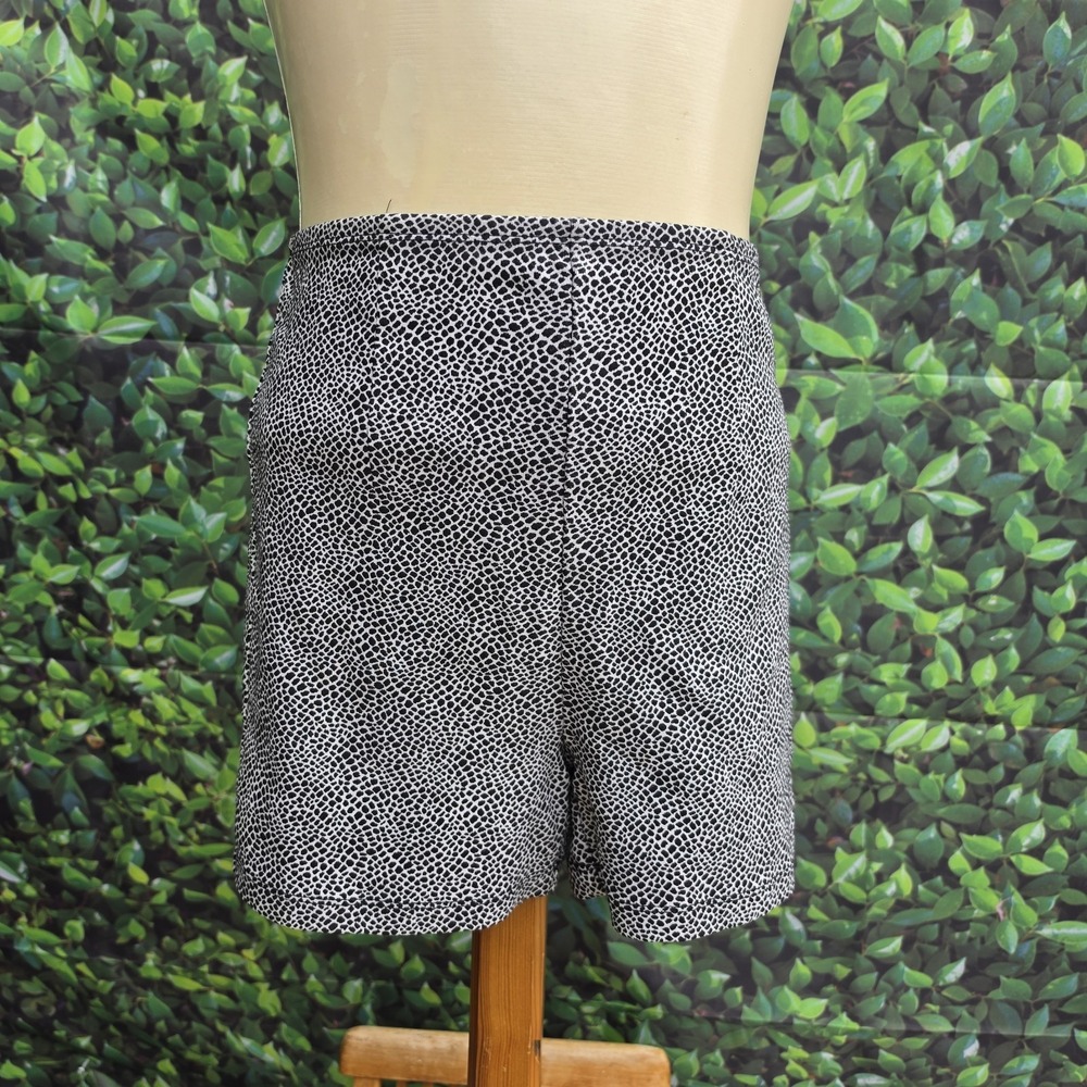 Chocolate USA Womens L Pull On Shorts Black White Abstract Print Casual